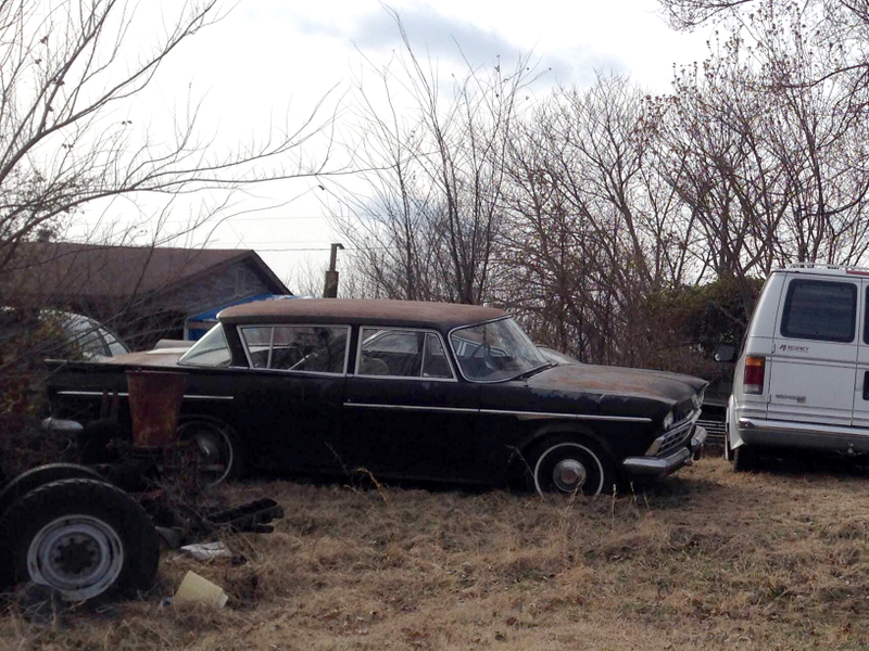 Illustration for article titled What is this car I spotted in Alamo, Tennessee? Also, a Rambler.